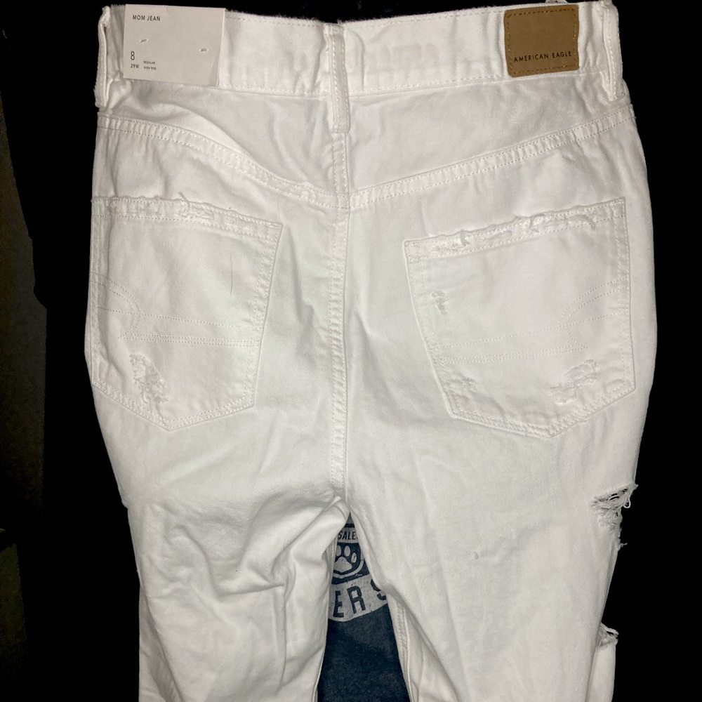 NWT American Eagle mom jeans (size 8)